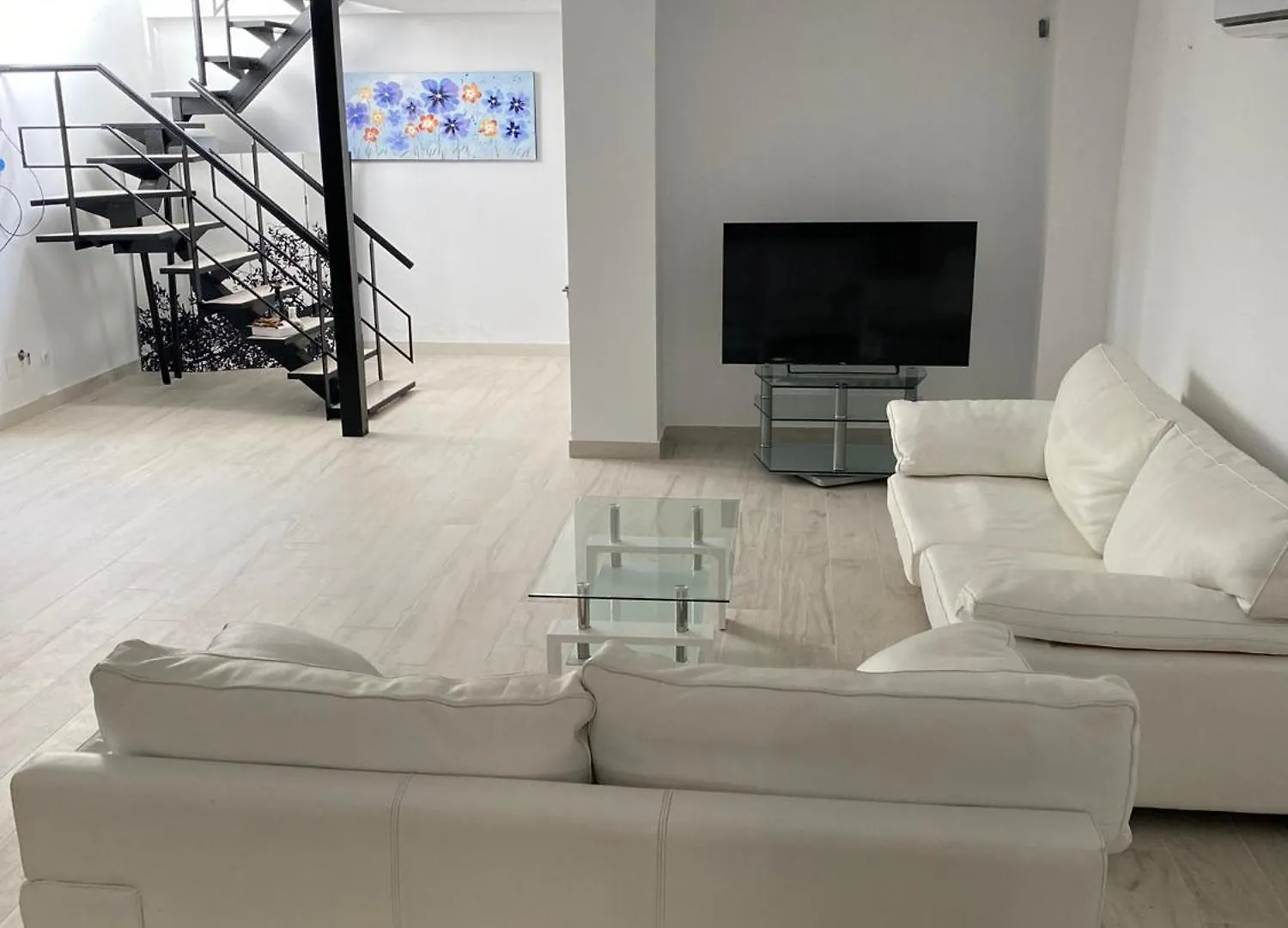 New - Mija Basement Loft Apartment Steps From Beach - Perfect For Sun And Sport Seekers location